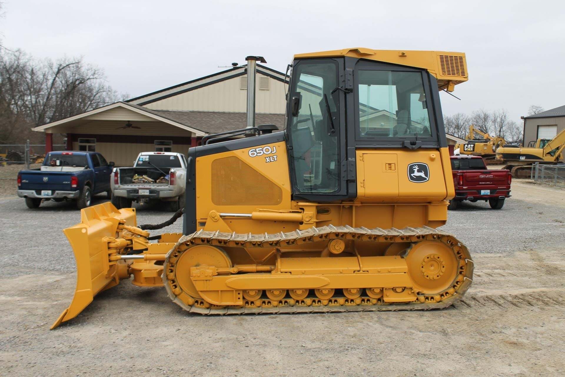 2005 DEERE 650J XLT in Pleasureville, KY