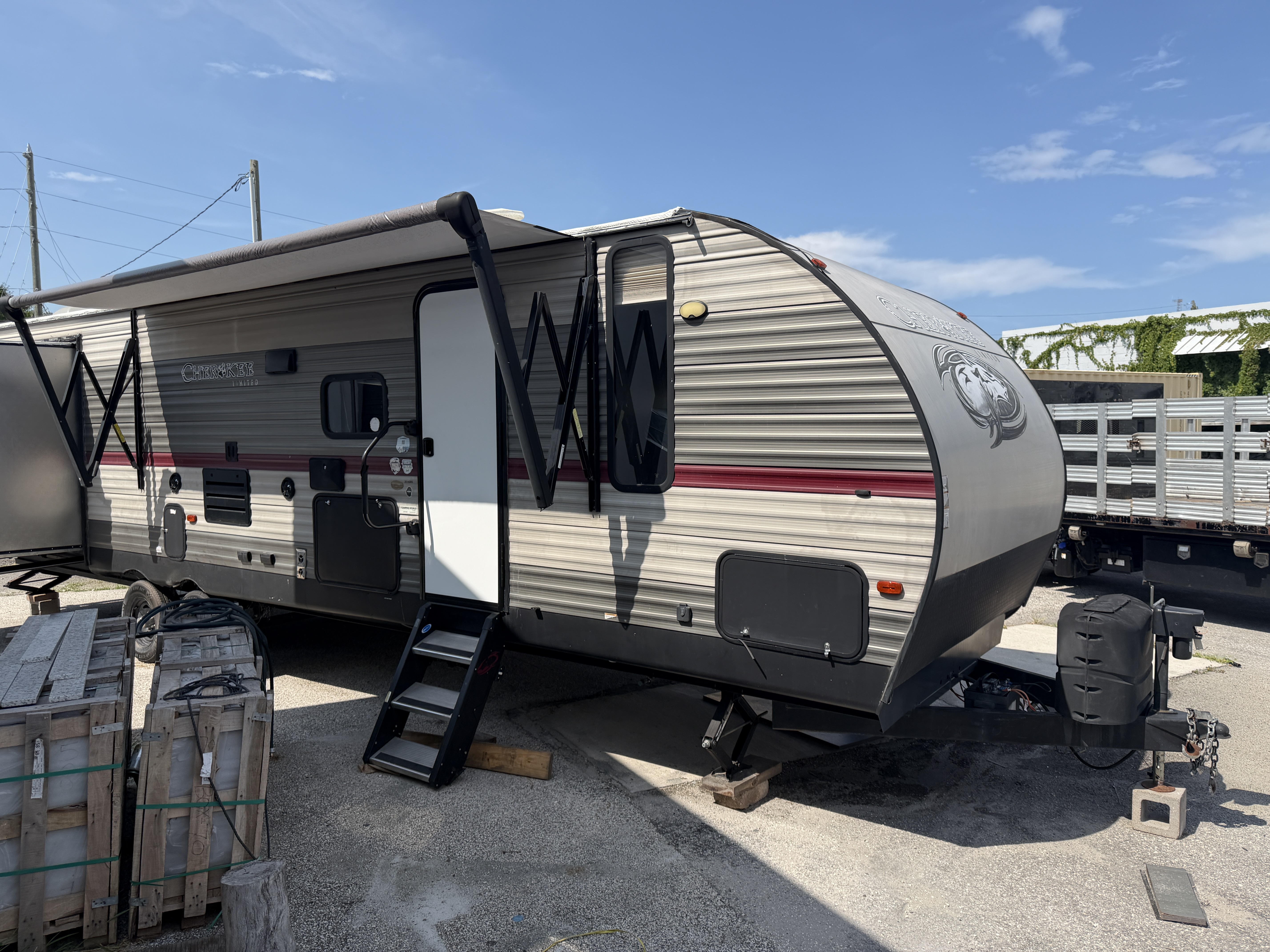 2018 Forest River CHEROKEE 304BS RV