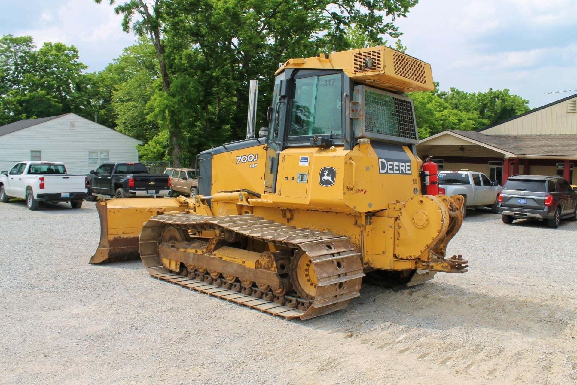 2007 DEERE 700J LGP in Pleasureville, KY