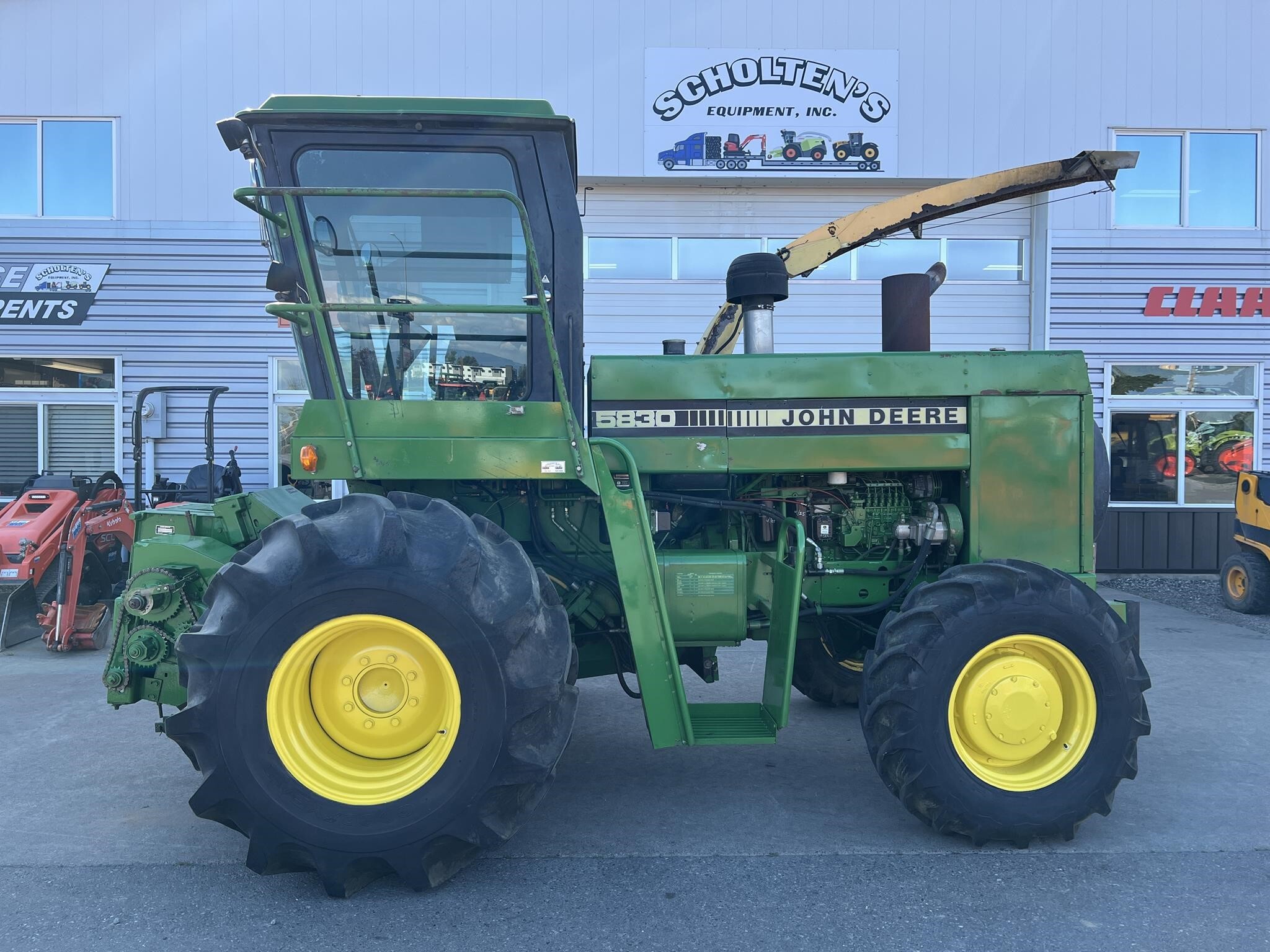 JOHN DEERE 5830 in Lynden, WA