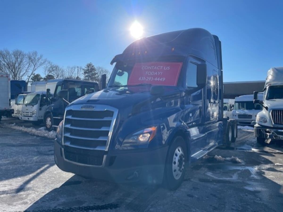 2020 FREIGHTLINER CASCADIA 126 in Farmingdale, NY
