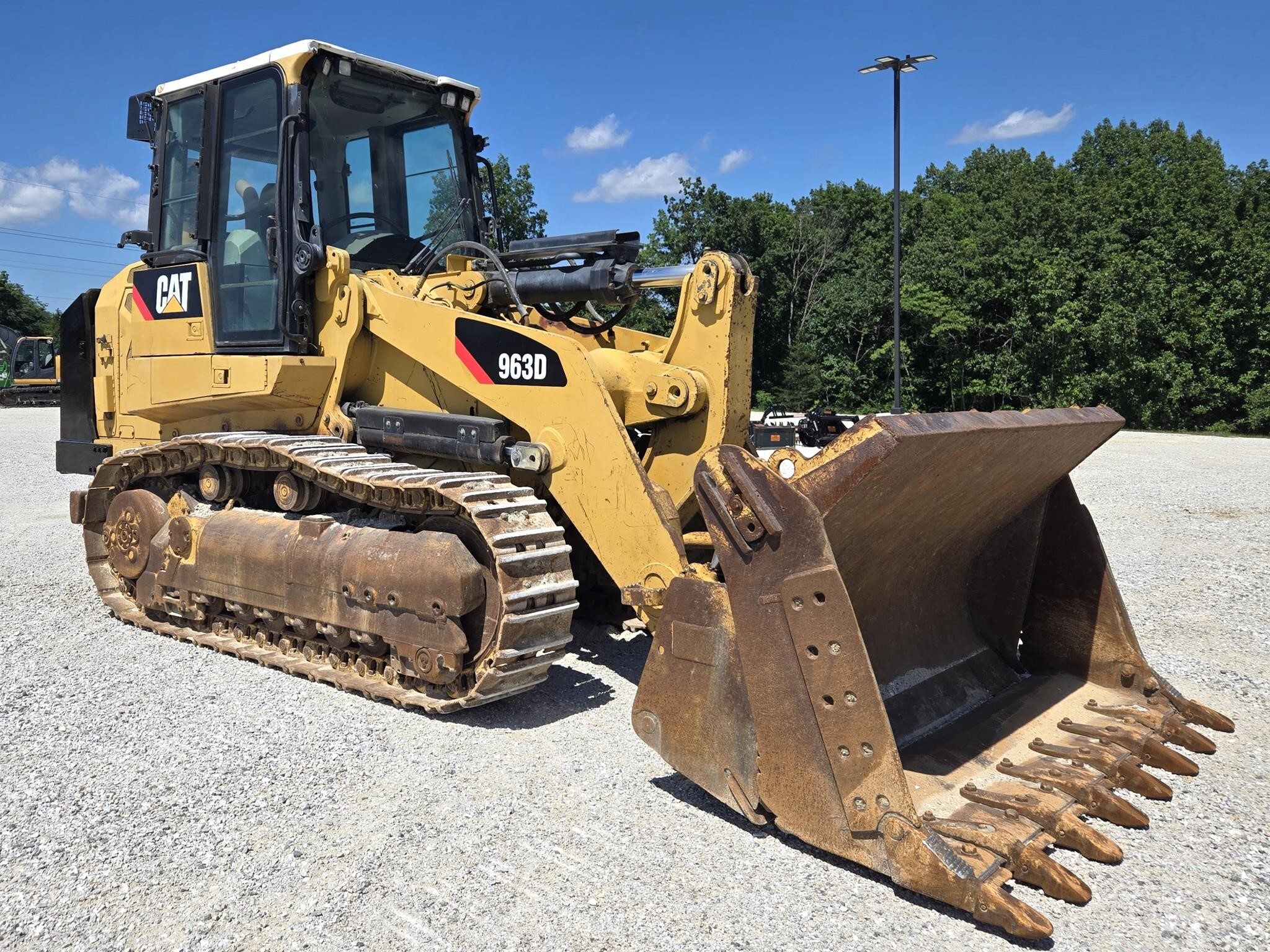2009 CATERPILLAR 963D in Wentzville, MO