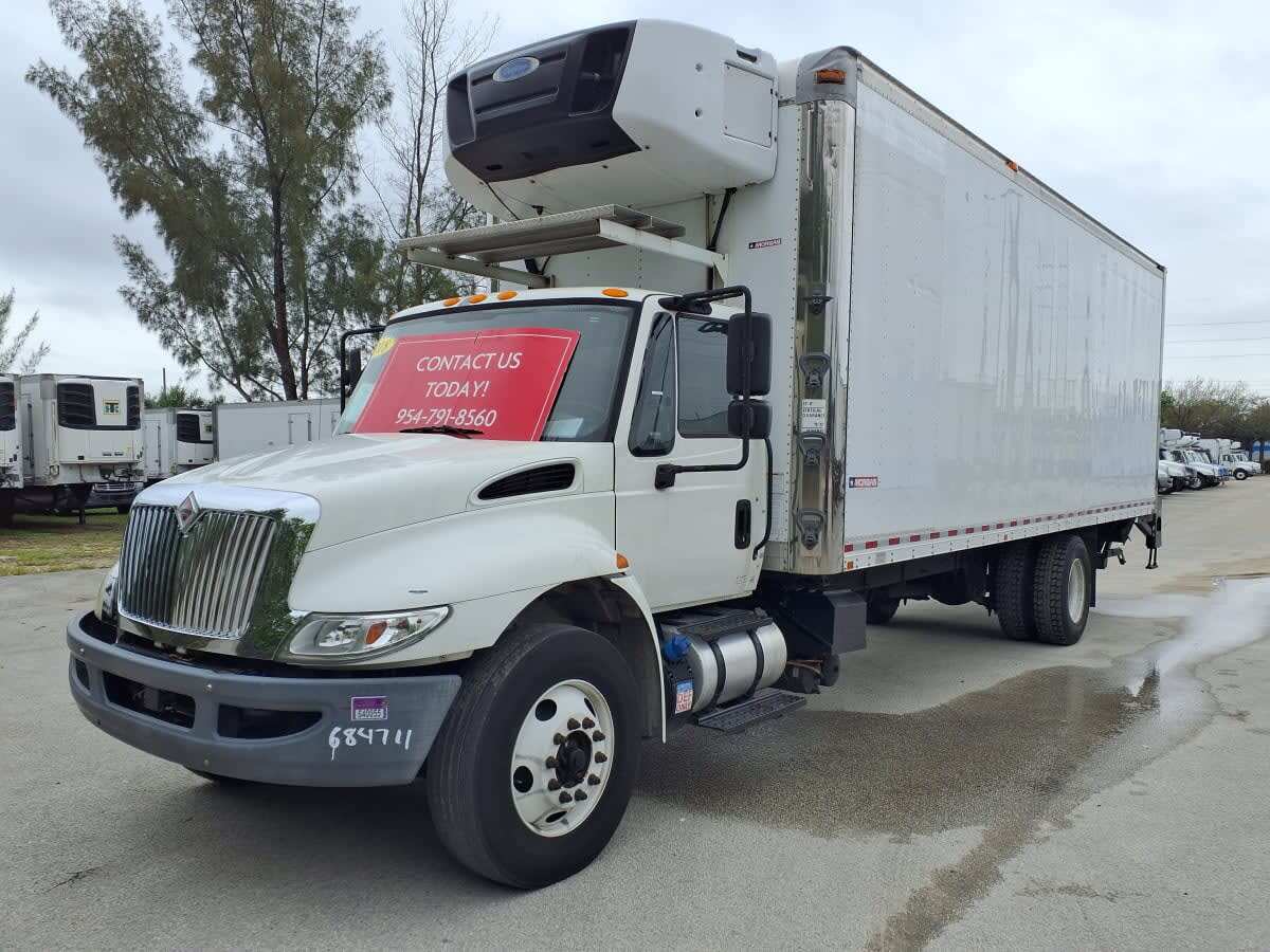2018 INTERNATIONAL 4300 in Fort Lauderdale, FL
