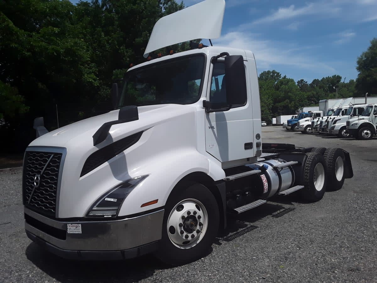 2019 VOLVO VNL64T in Charlotte, NC