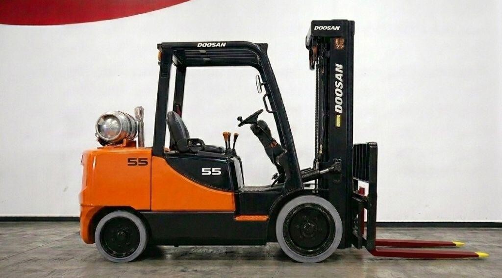 2014 DOOSAN GC55C-5 in Denver, CO