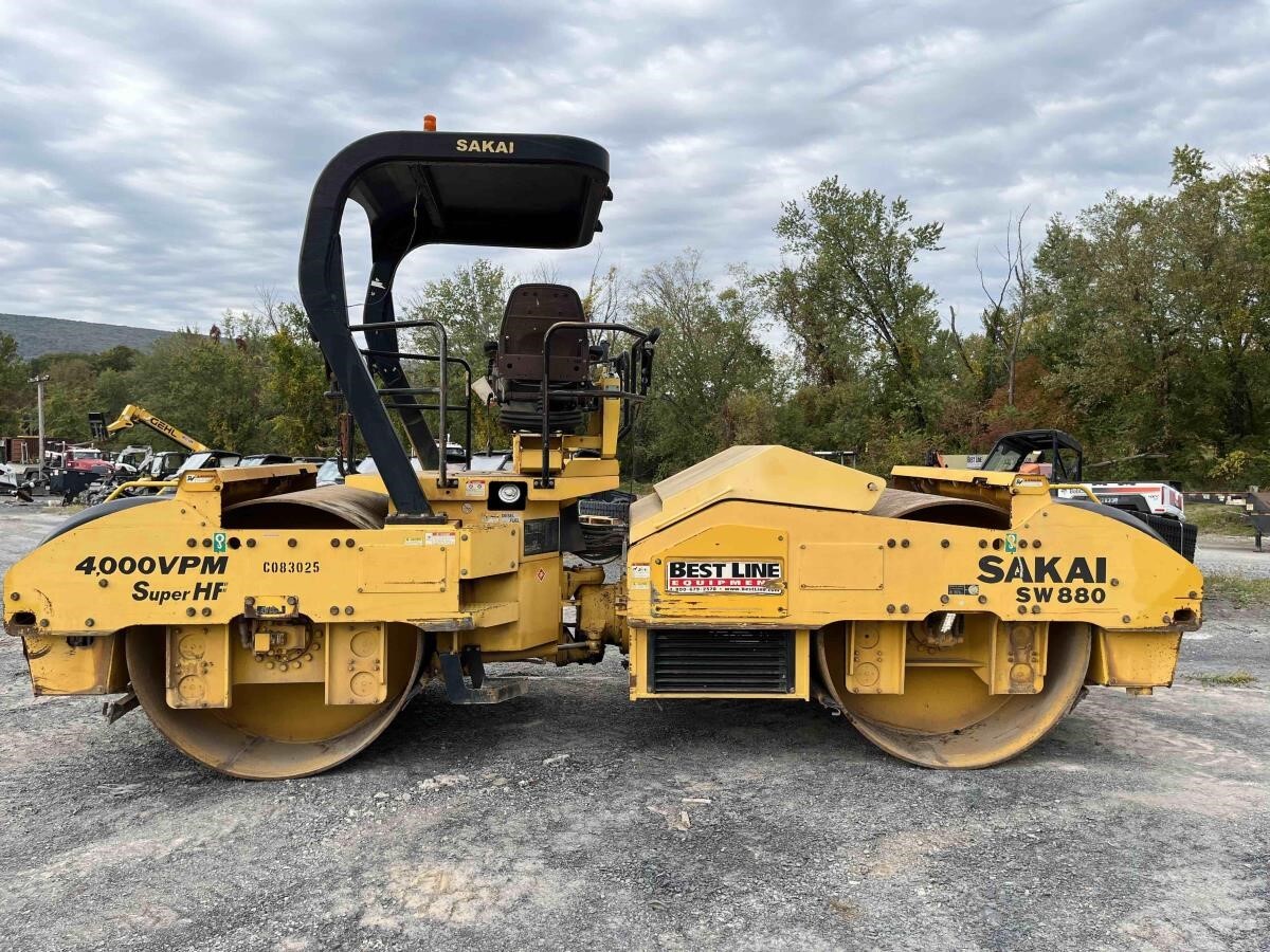 2013 SAKAI SW880 in Harrisburg, PA