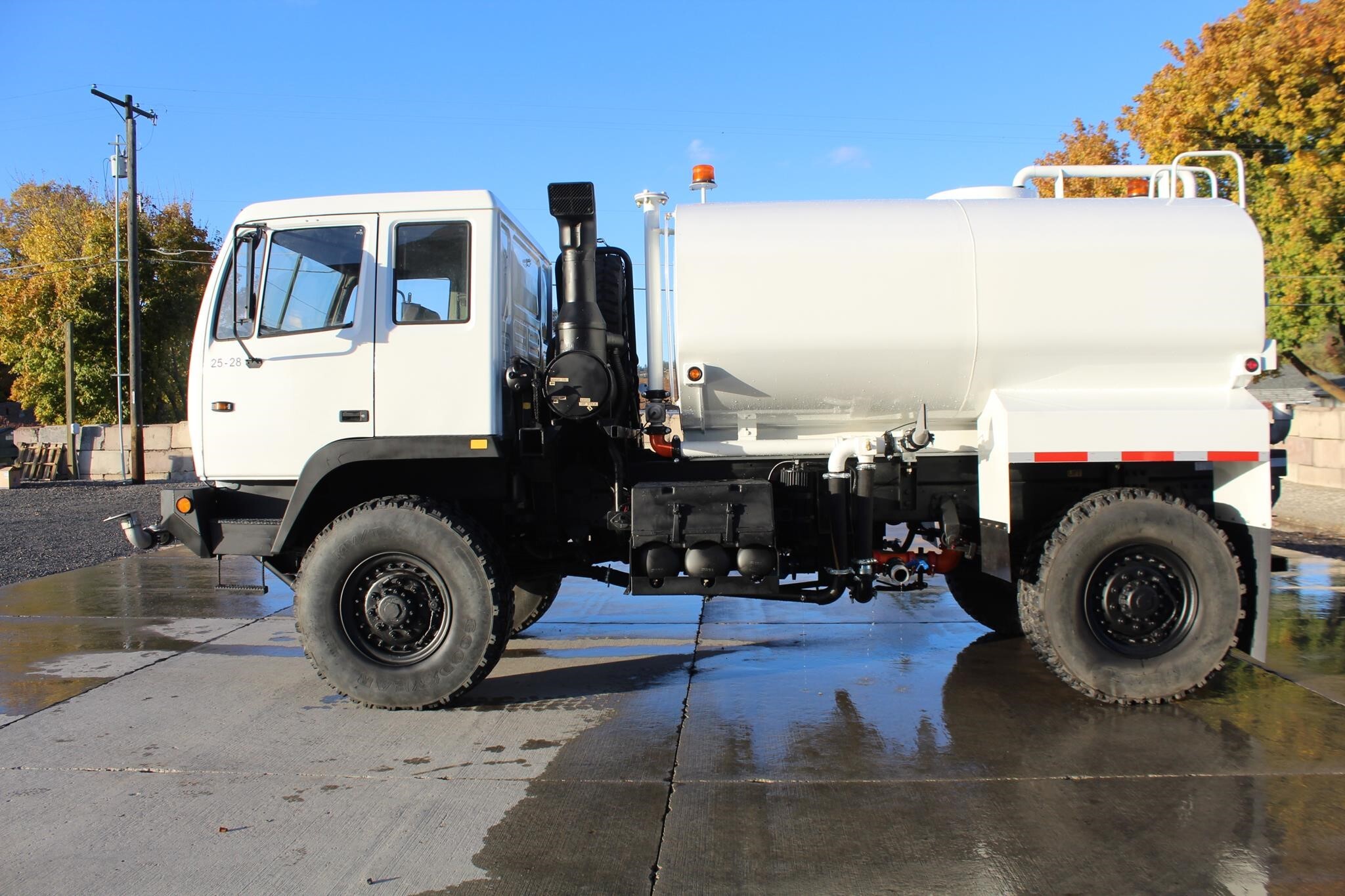1998 STEWART & STEVENSON M1078 in Spokane, WA