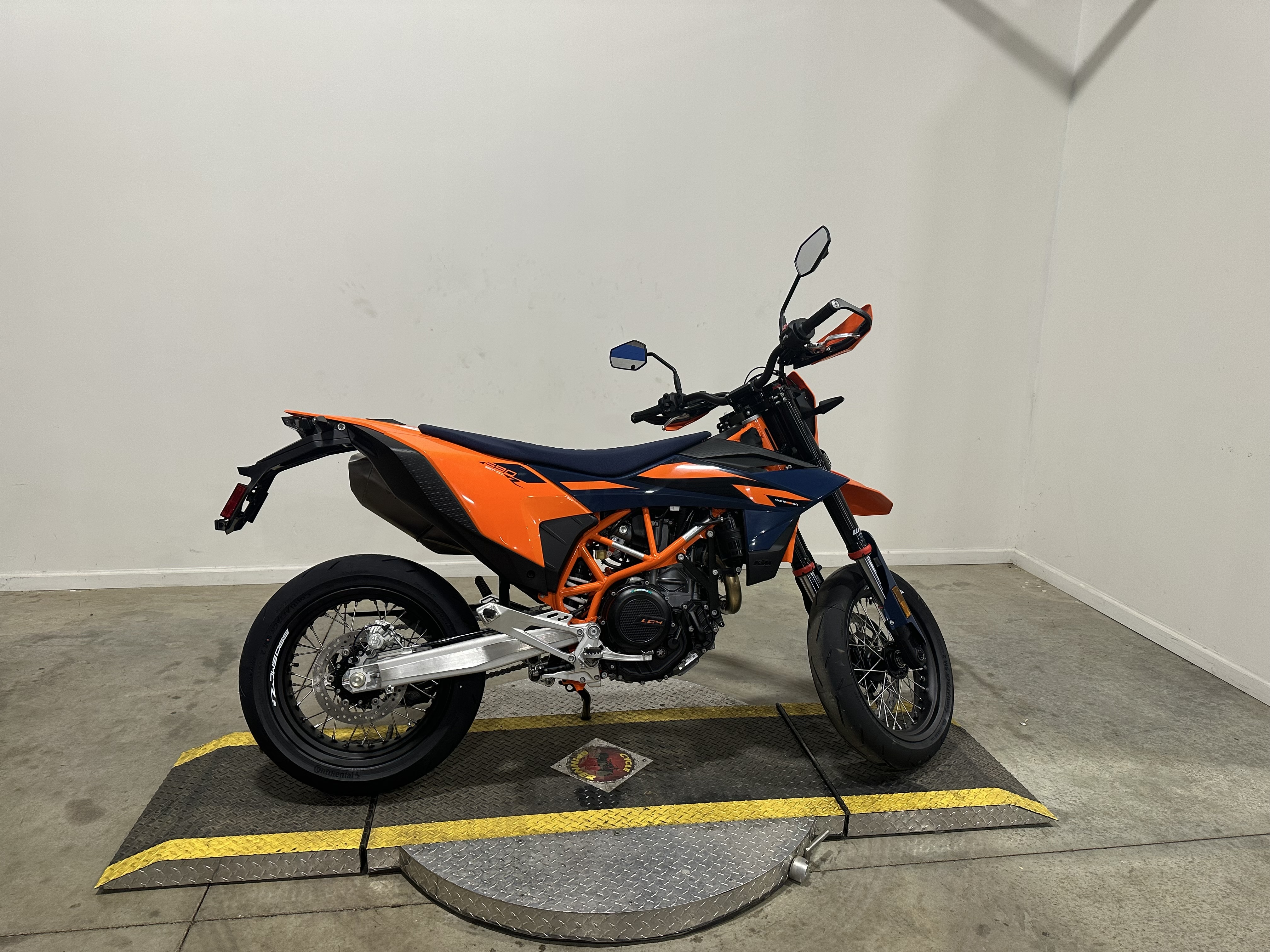 2026 KTM 690 SMC R ENDURO R in Medina, OH