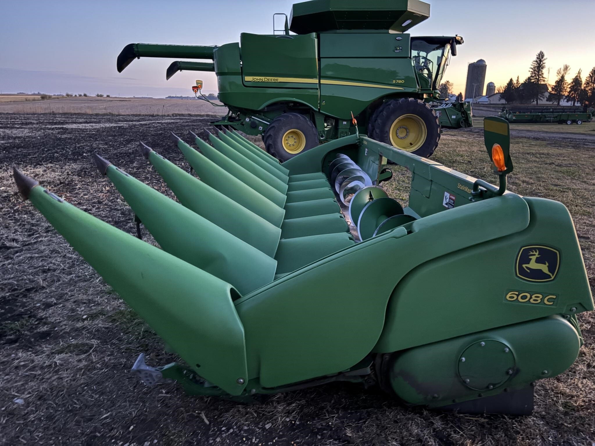2009 JOHN DEERE 608C in Gary, SD