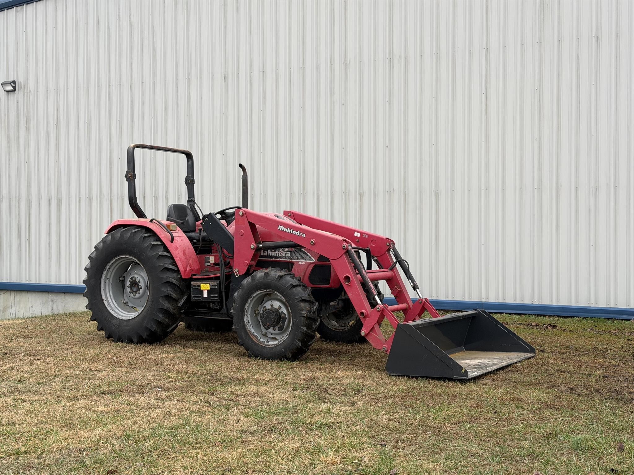 2011 MAHINDRA 8560 in Jamestown, TN