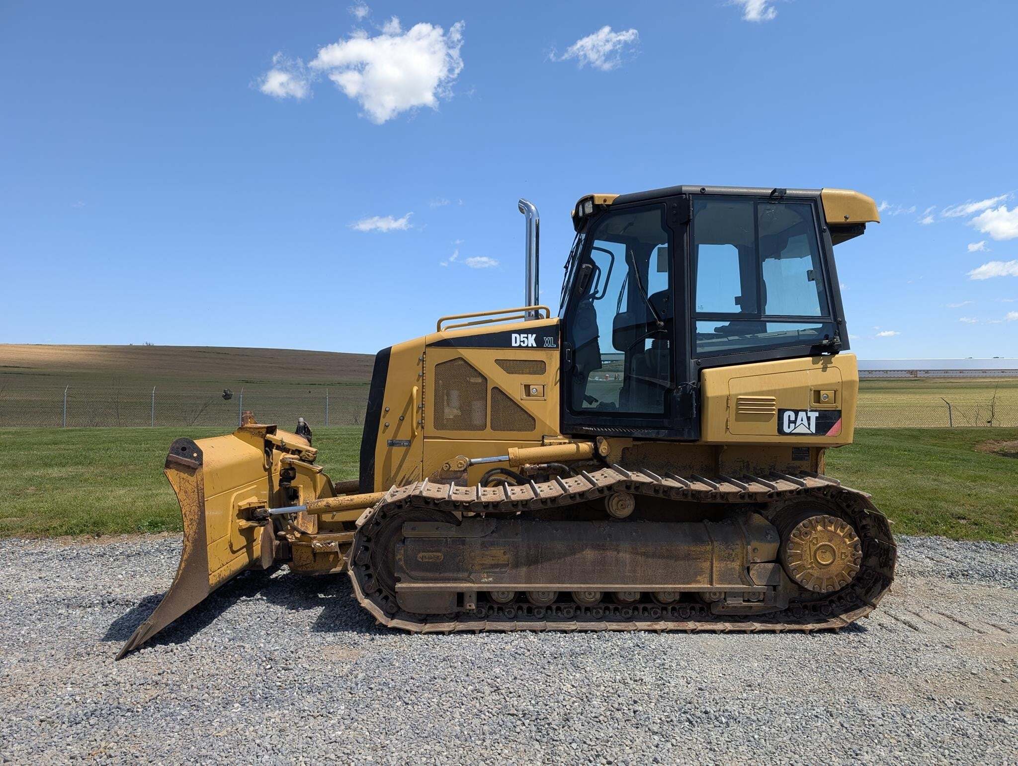 2011 CATERPILLAR D5K XL in Womelsdorf, PA