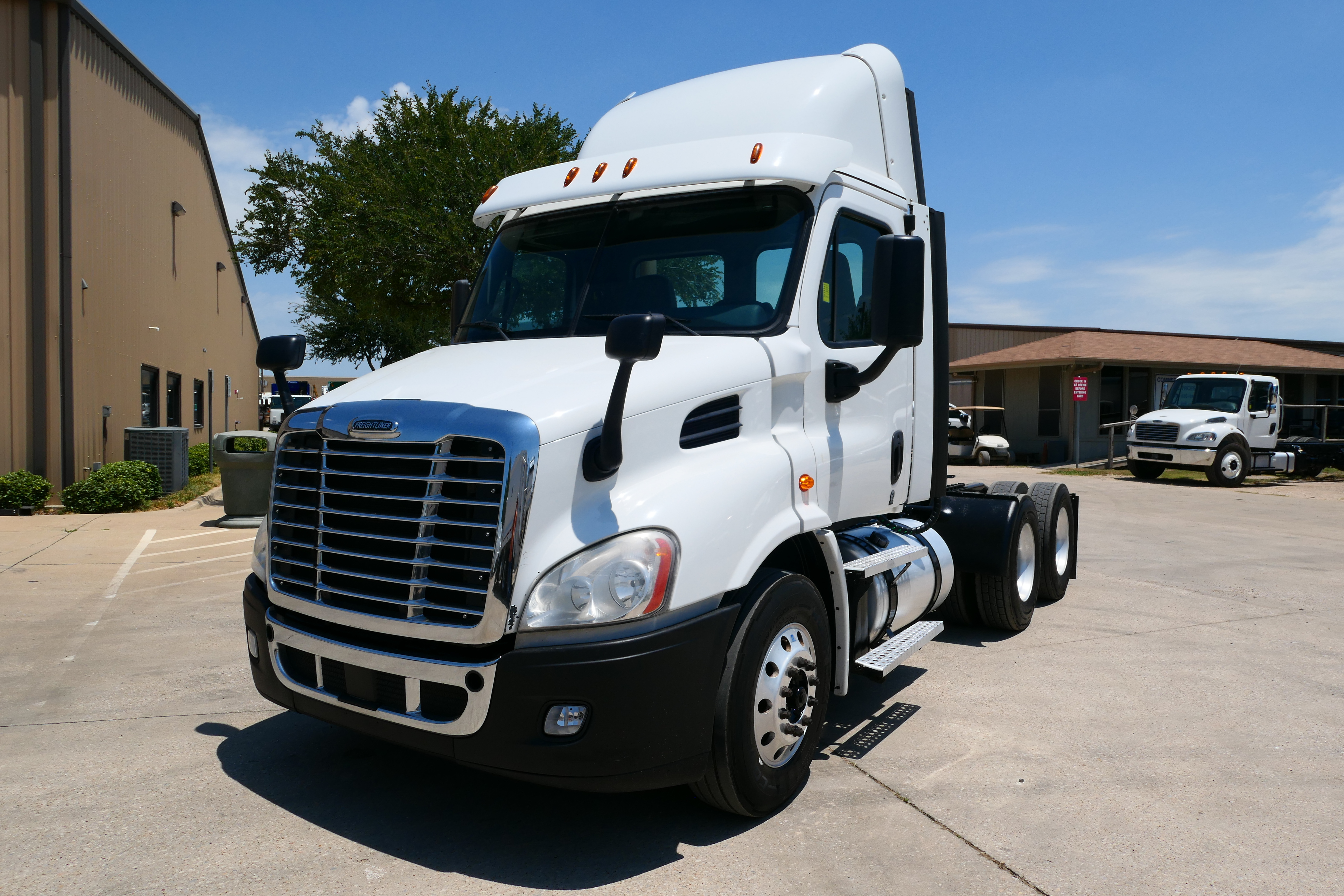 2020 FREIGHTLINER CASCADIA 113 in Dallas, TX