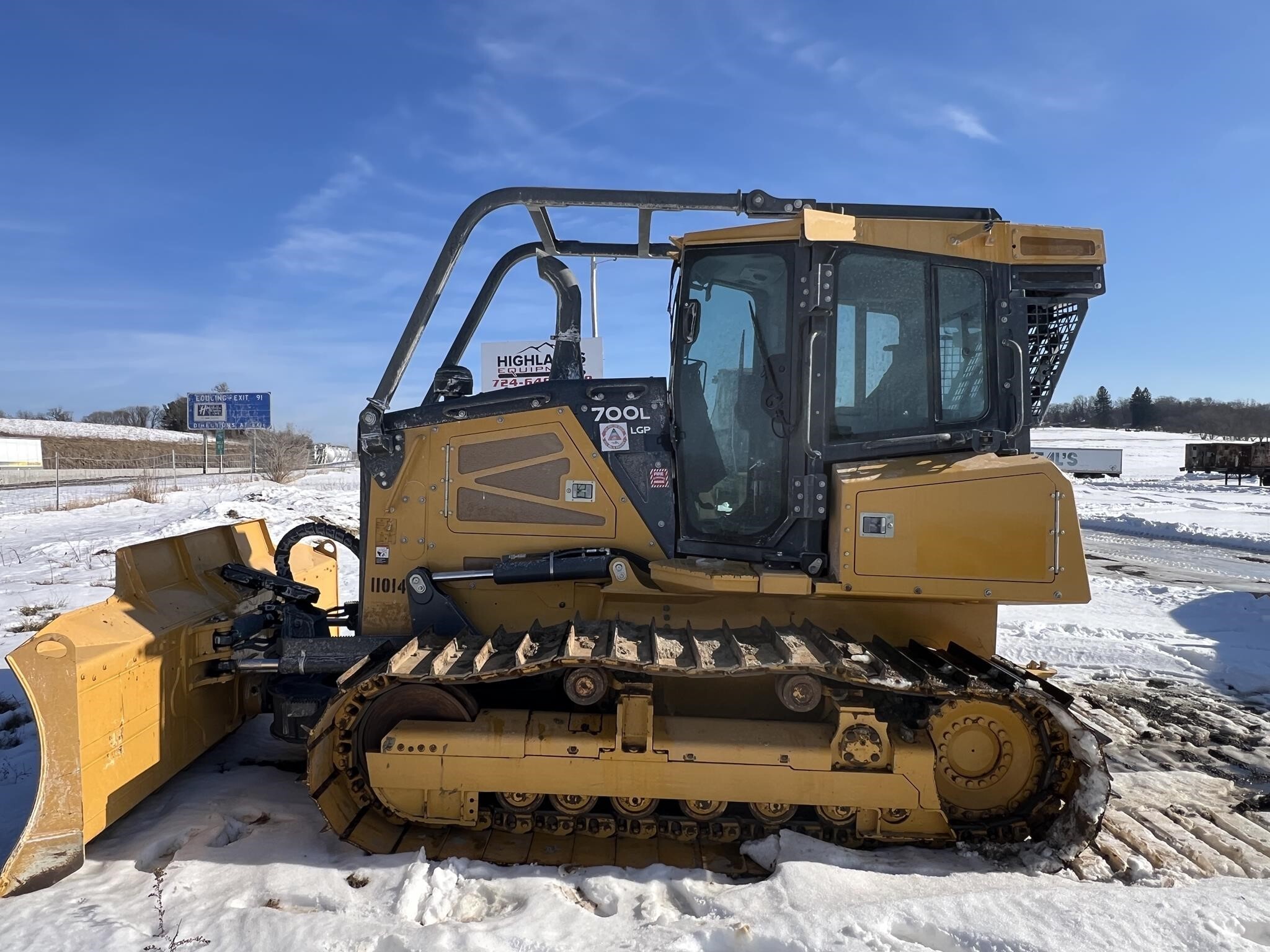 2024 DEERE 700L LGP in Acme, PA