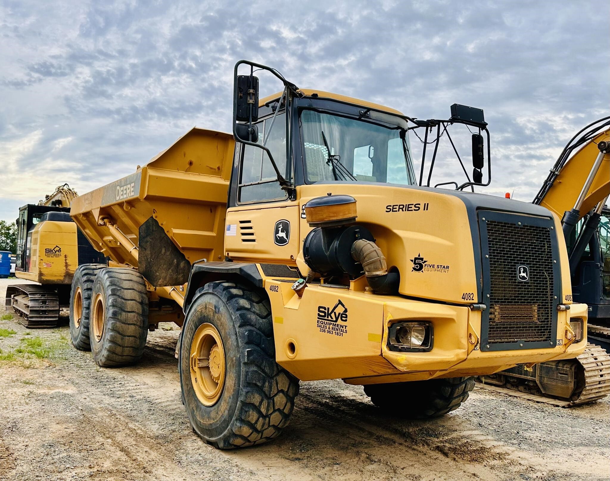 2014 DEERE 300D II in Asheboro, NC