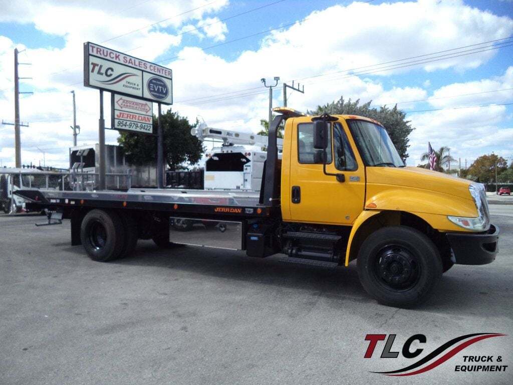 2019 INTERNATIONAL 4300 in Pompano Beach, FL