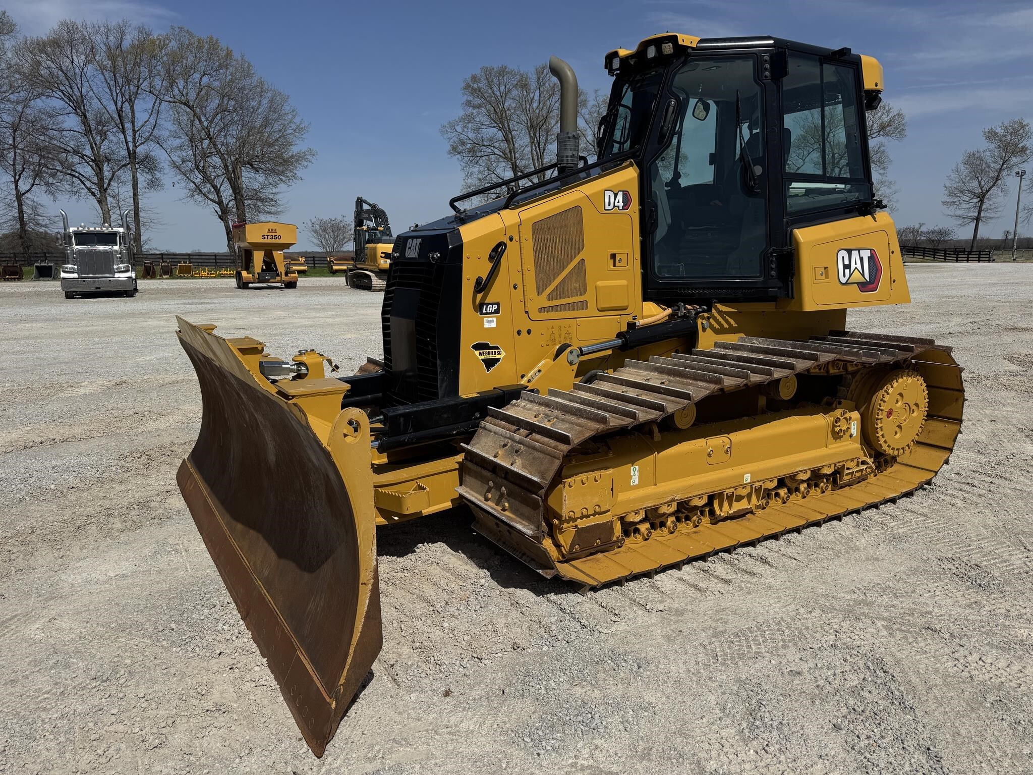 2024 CATERPILLAR D4 in Jackson, TN