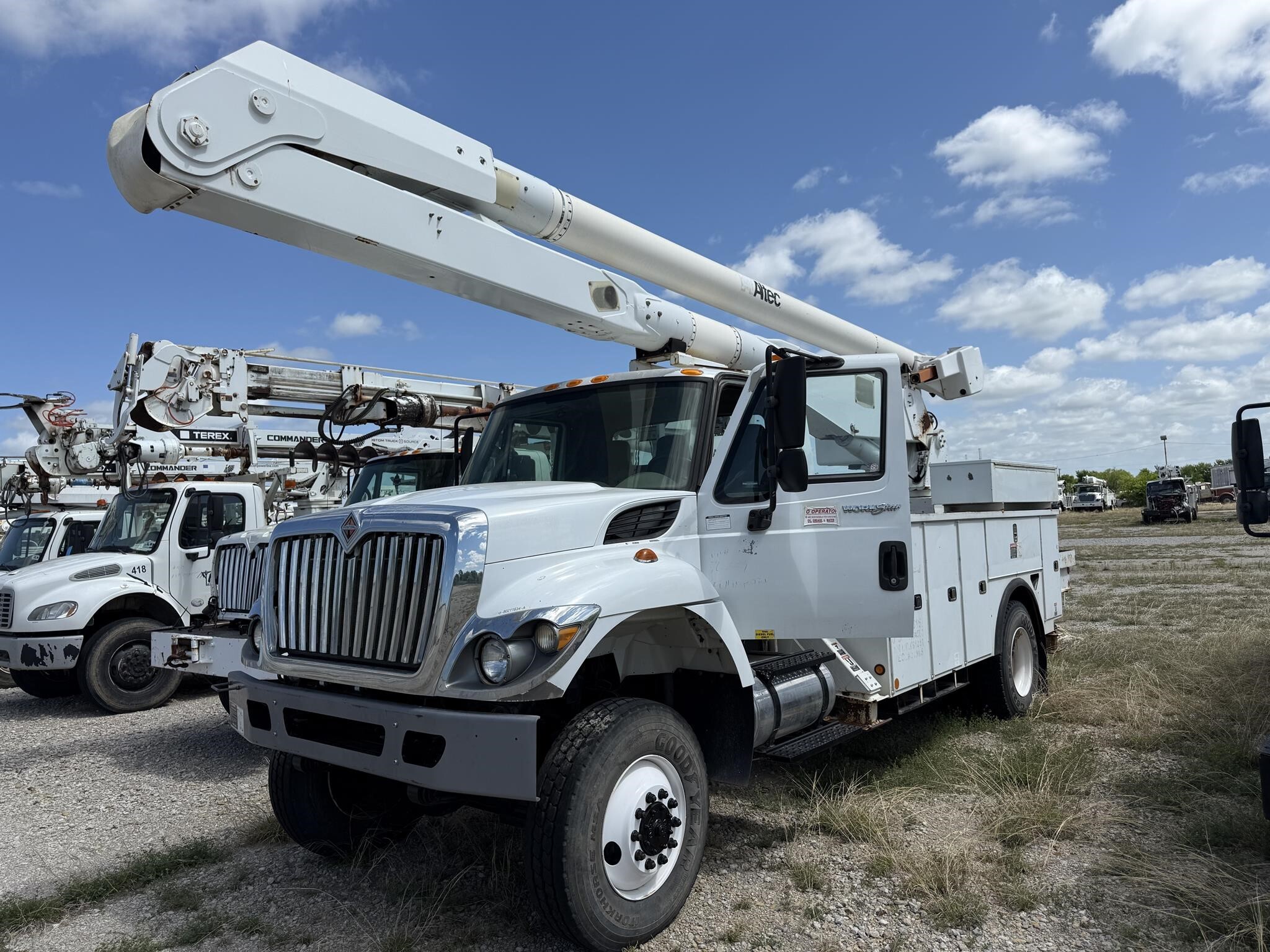 2014 ALTEC AA755MH in Mineral Wells, TX