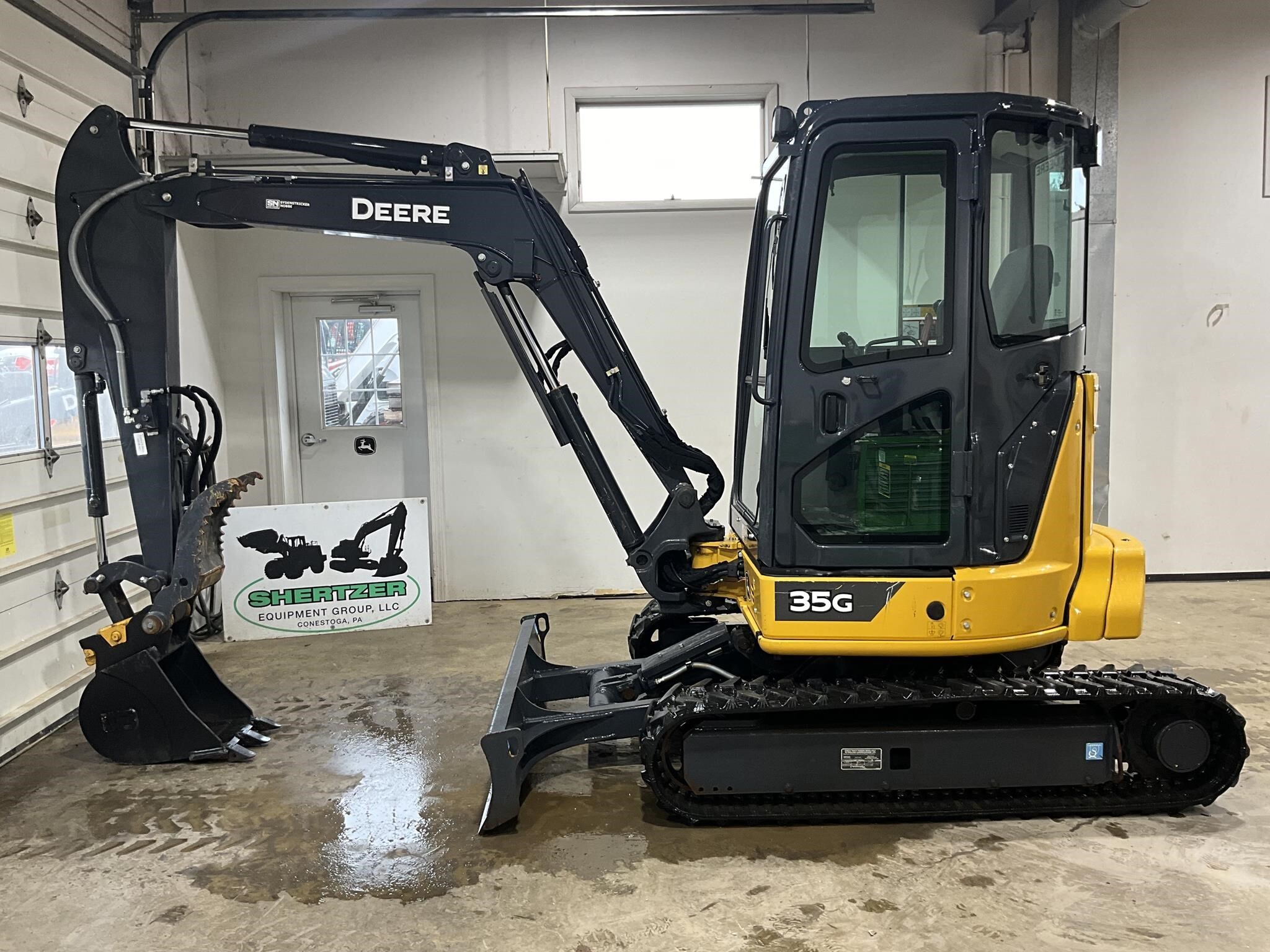 2021 DEERE 35G in Conestoga, PA