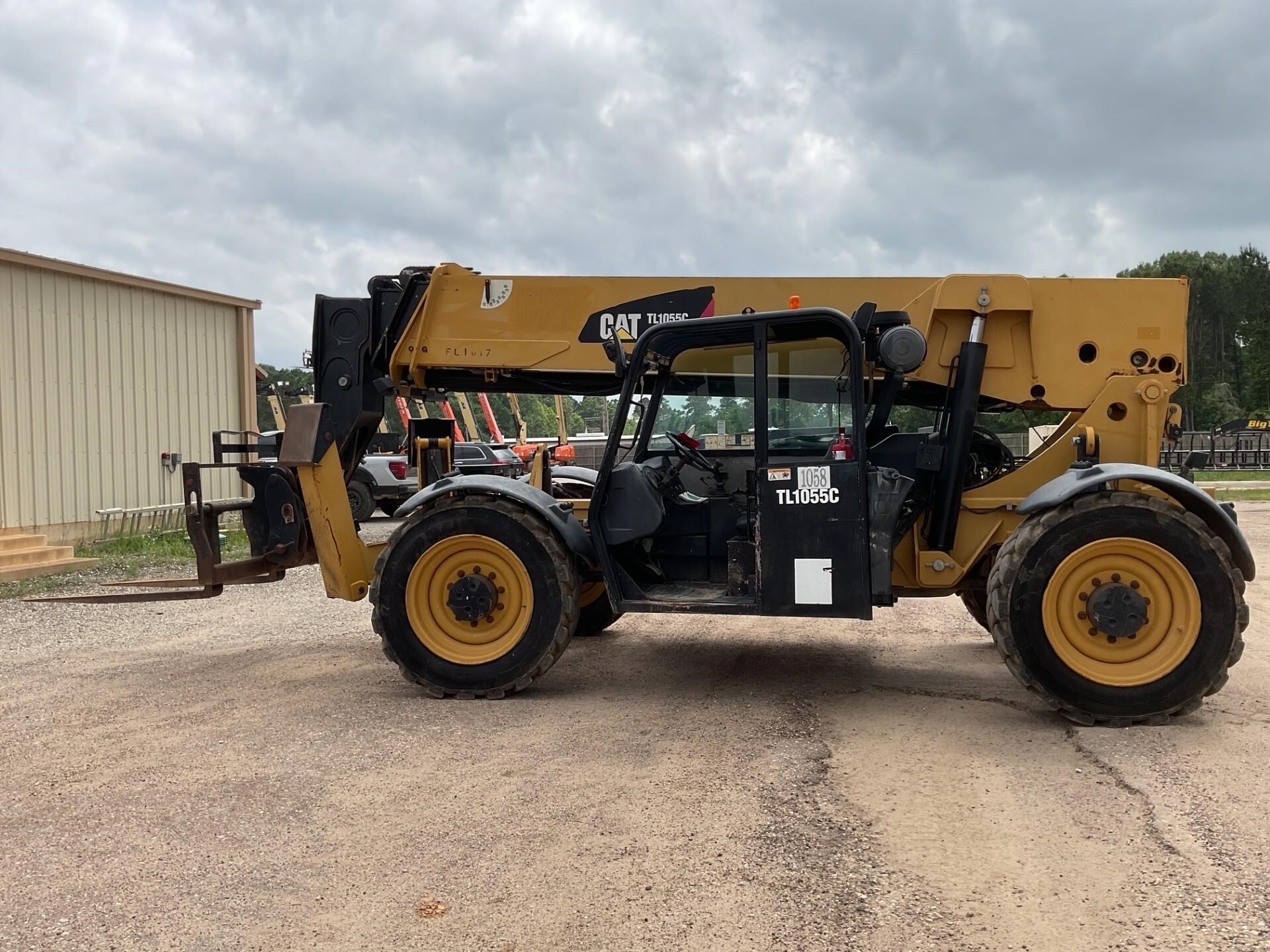 2015 CATERPILLAR TL1055C in Livingston, TX
