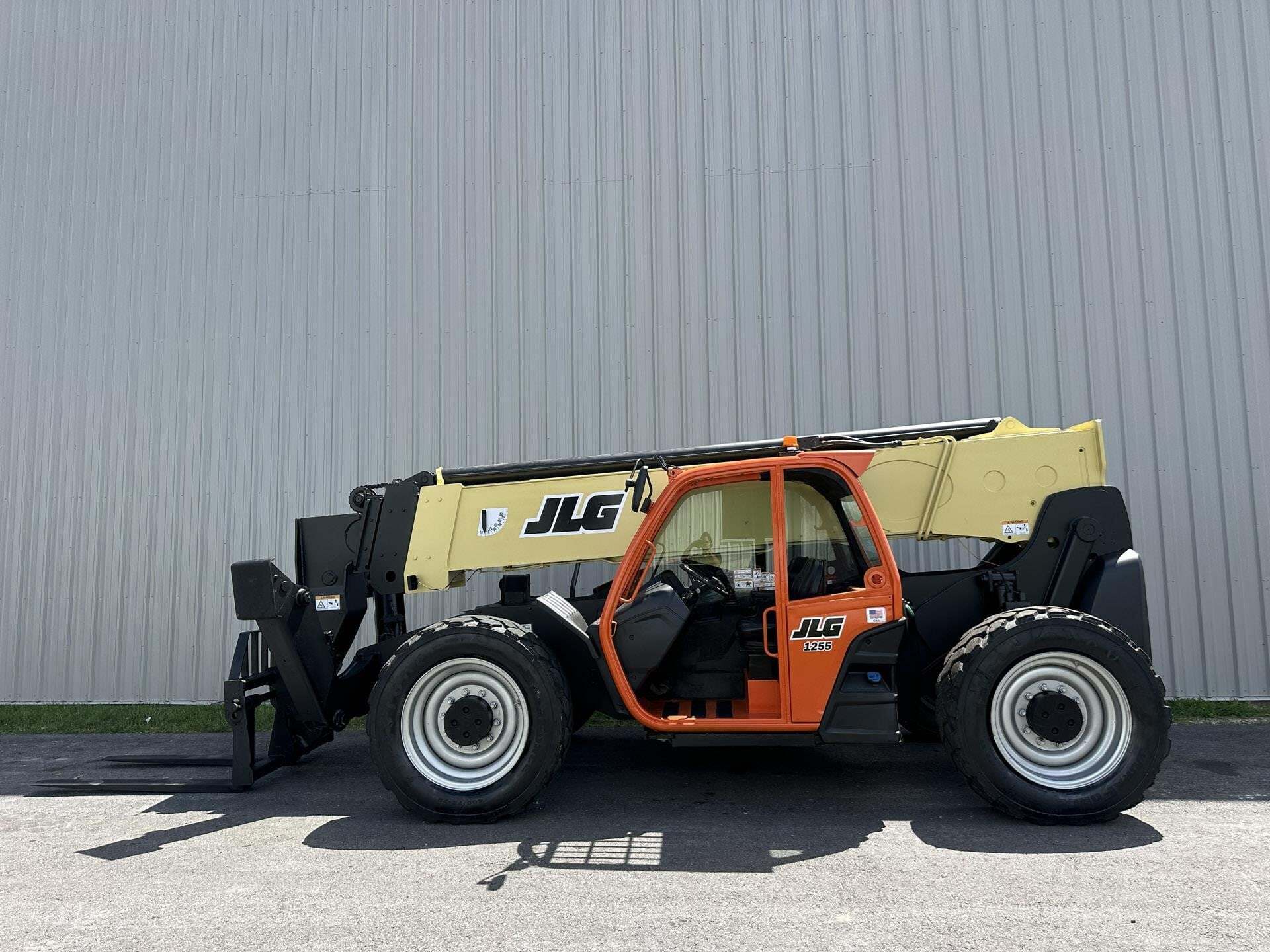 2016 JLG 1255 in Cary, IL