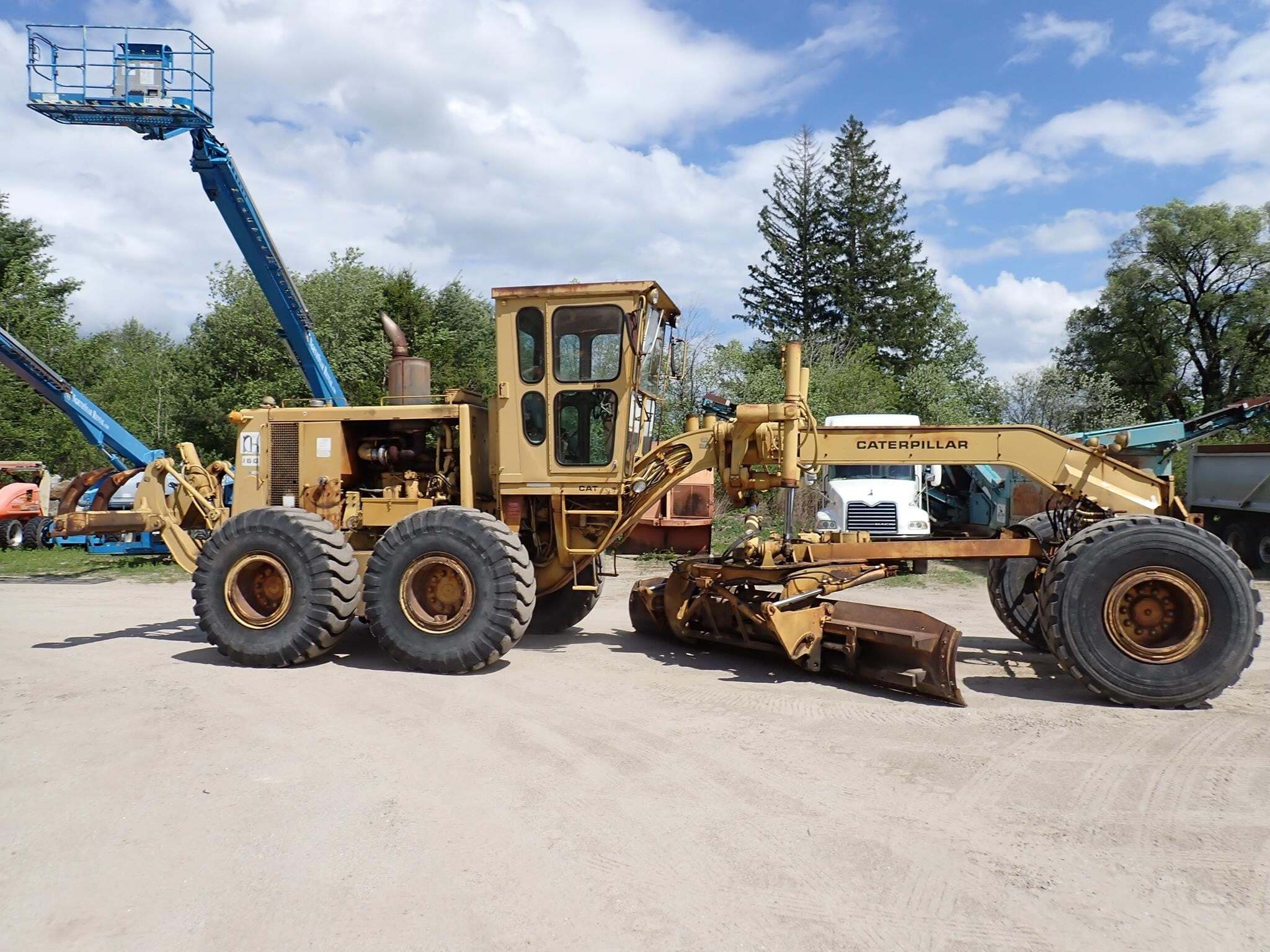 1979 CATERPILLAR 16G in Phillipston, MA