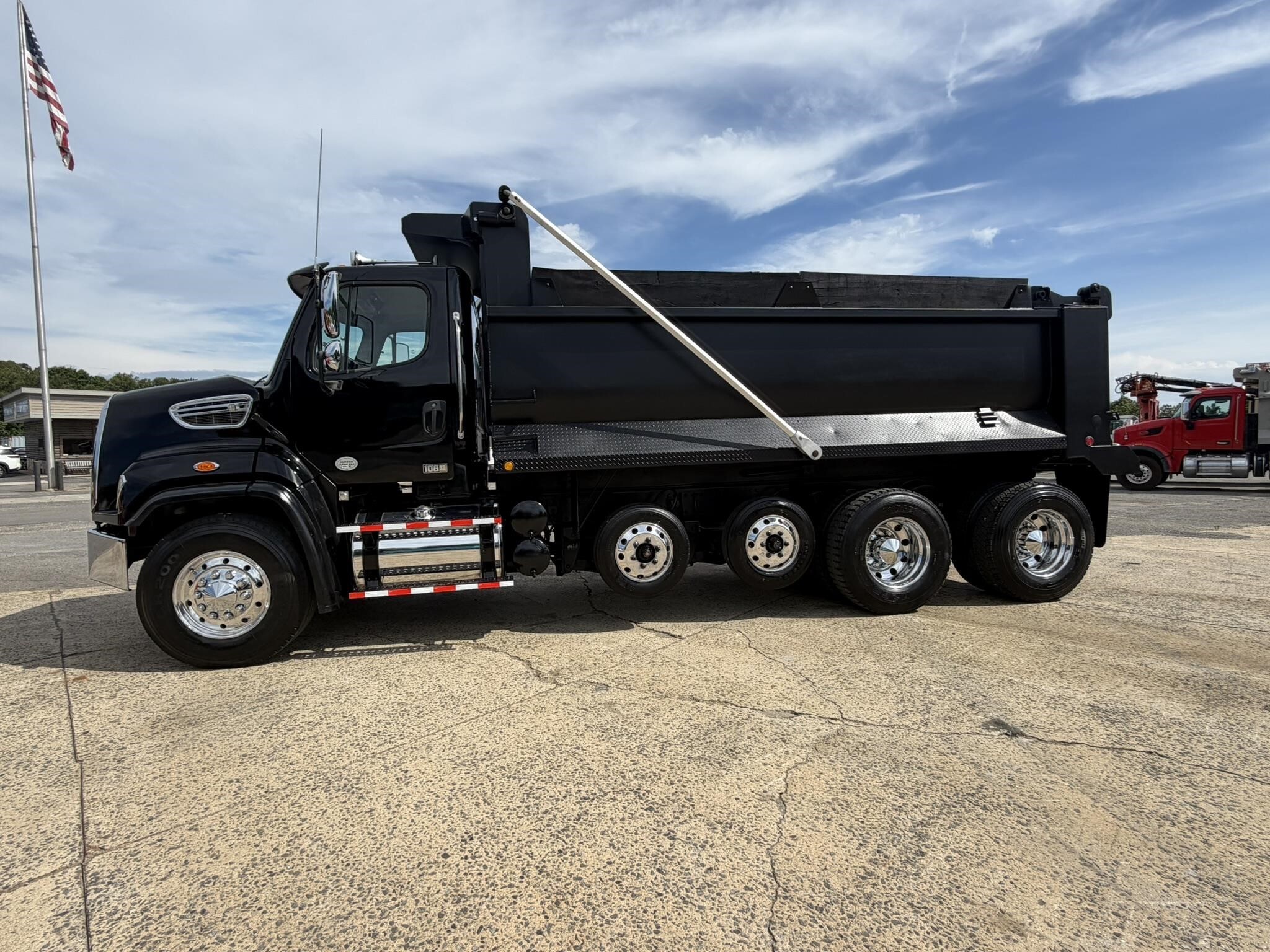2017 FREIGHTLINER 108SD in Mount Airy, NC