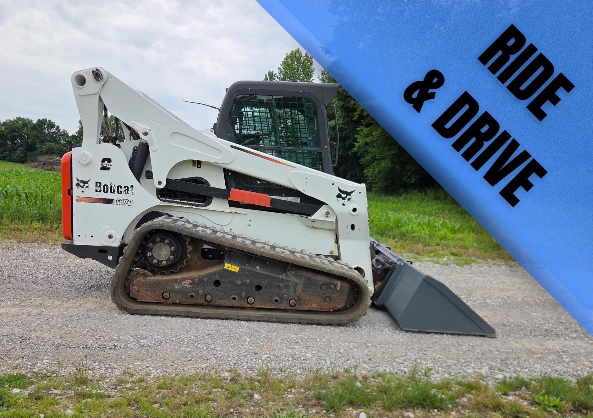 2011 BOBCAT T870 in Sharon Grove, KY