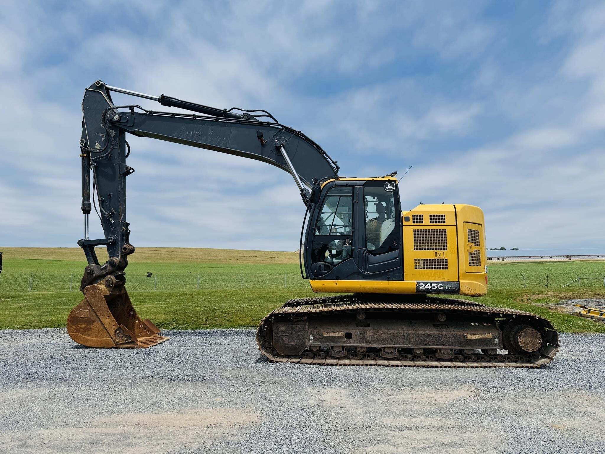 2018 DEERE 245G LC in Womelsdorf, PA