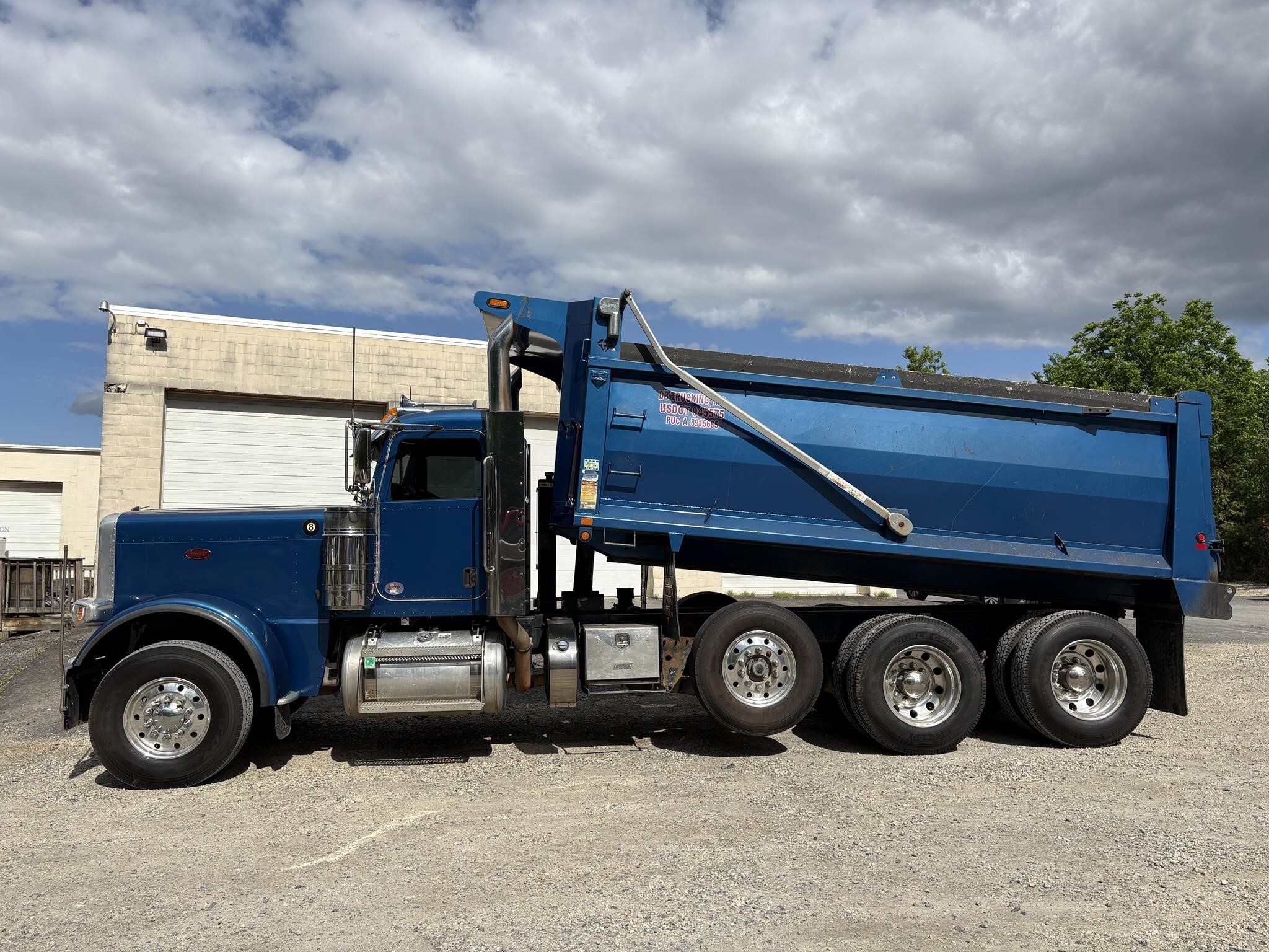 2019 PETERBILT 389 in Warrington, PA