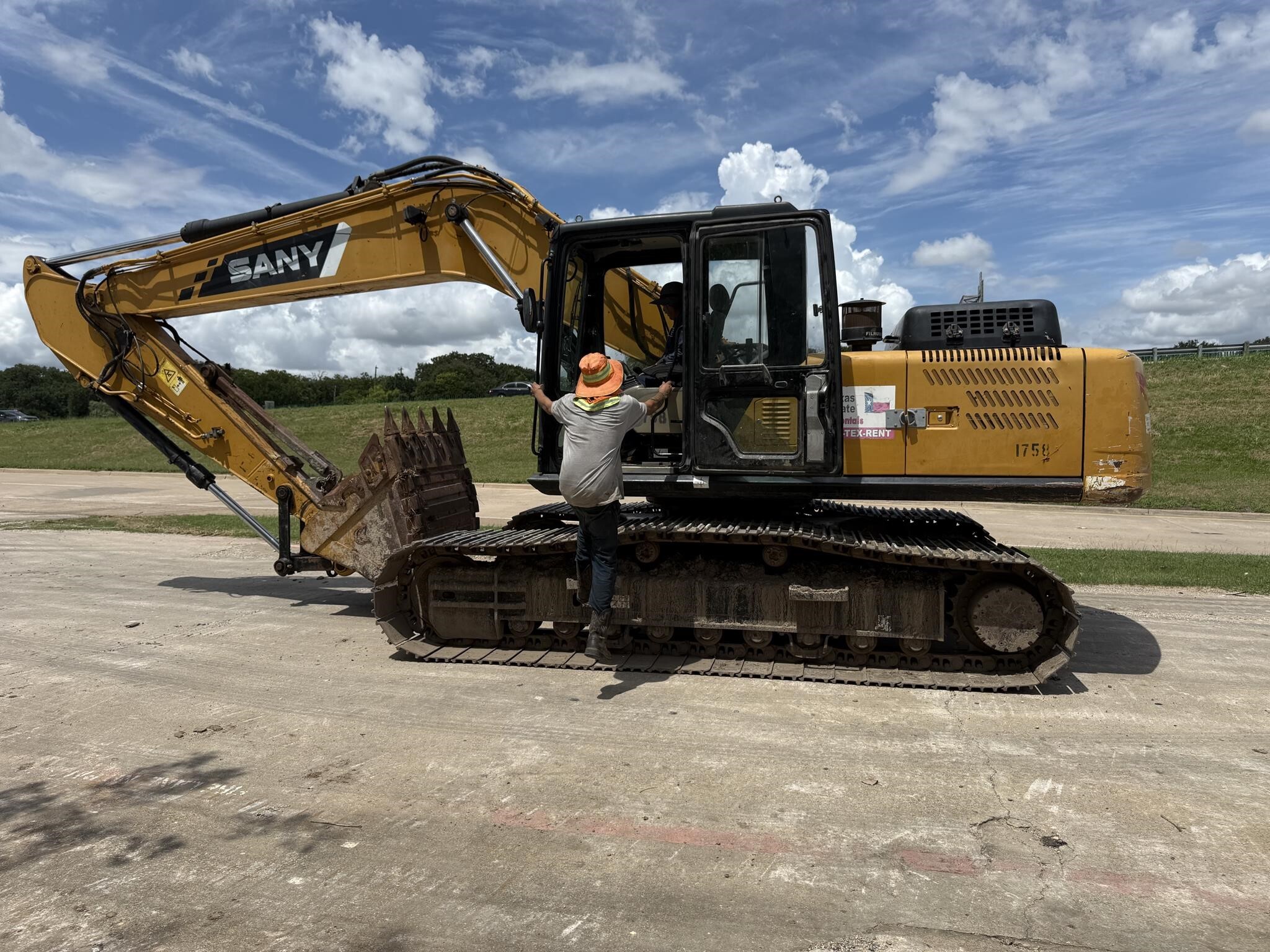 2017 SANY SY215C in Irving, TX
