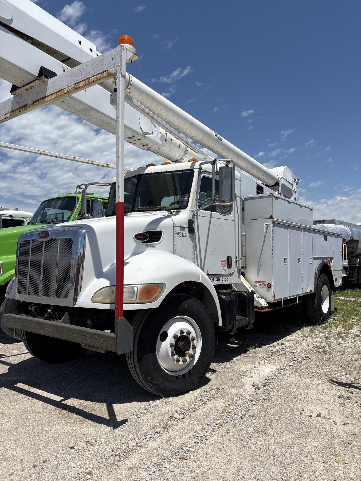 2007 PETERBILT 335 in Des Moines, IA