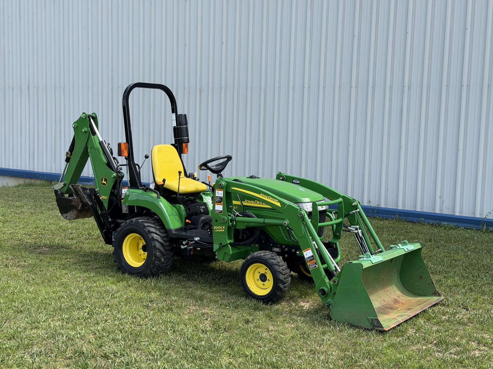 2009 JOHN DEERE 2305 in Jamestown, TN