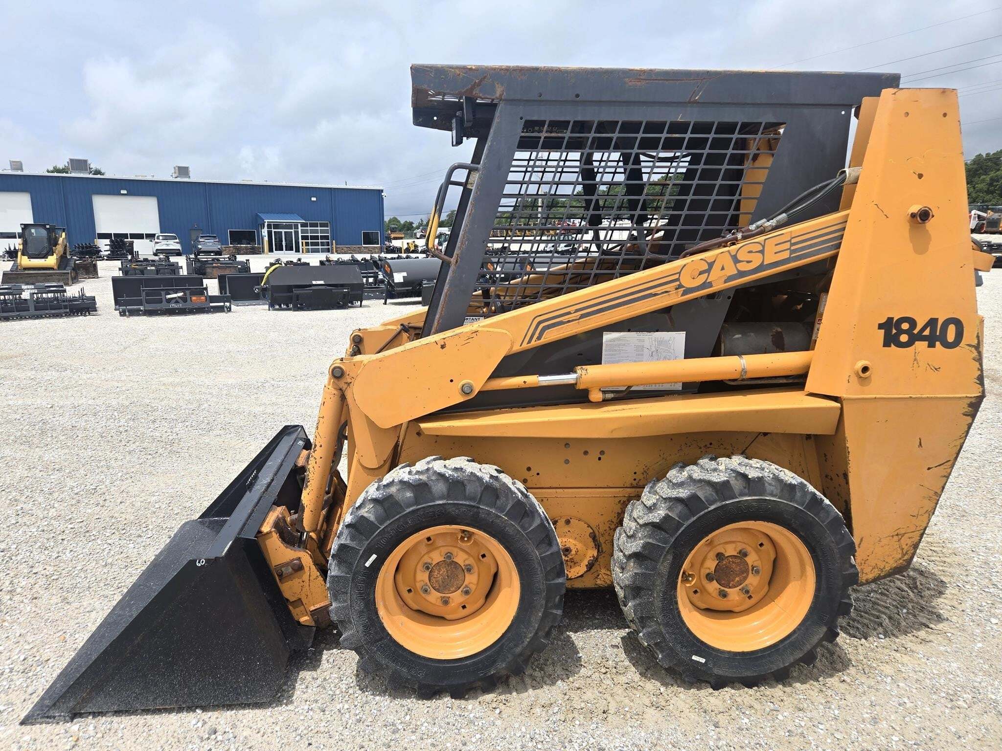 2000 CASE 1840 in Wentzville, MO