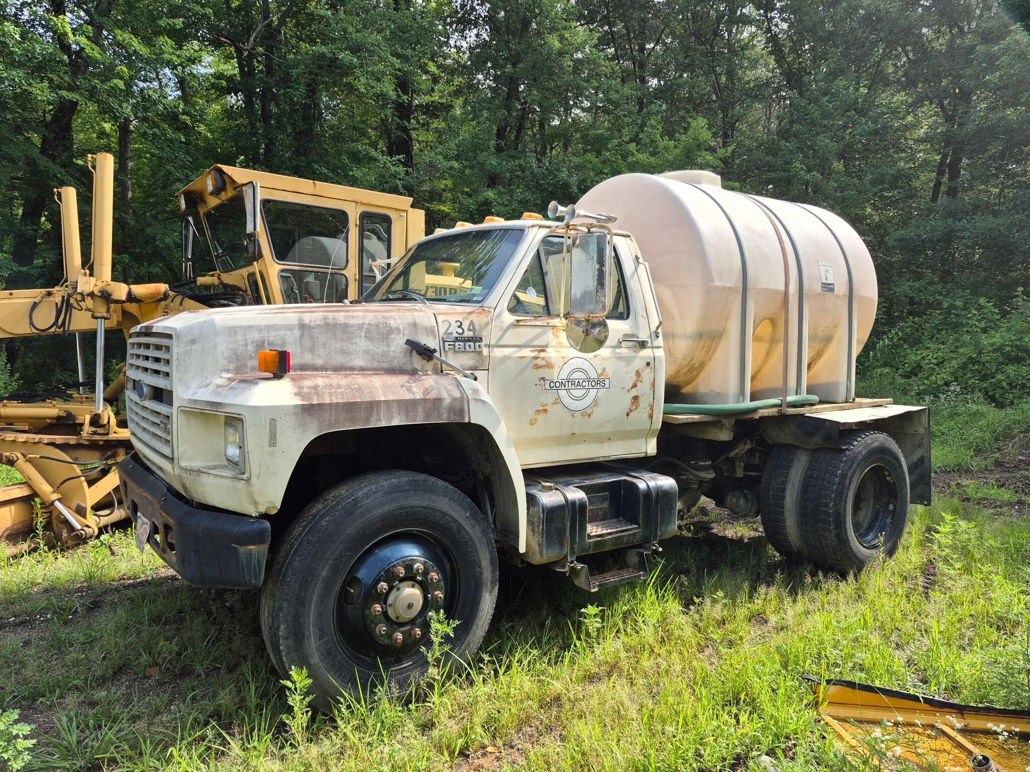 1993 FORD F800 in Rockwell, NC