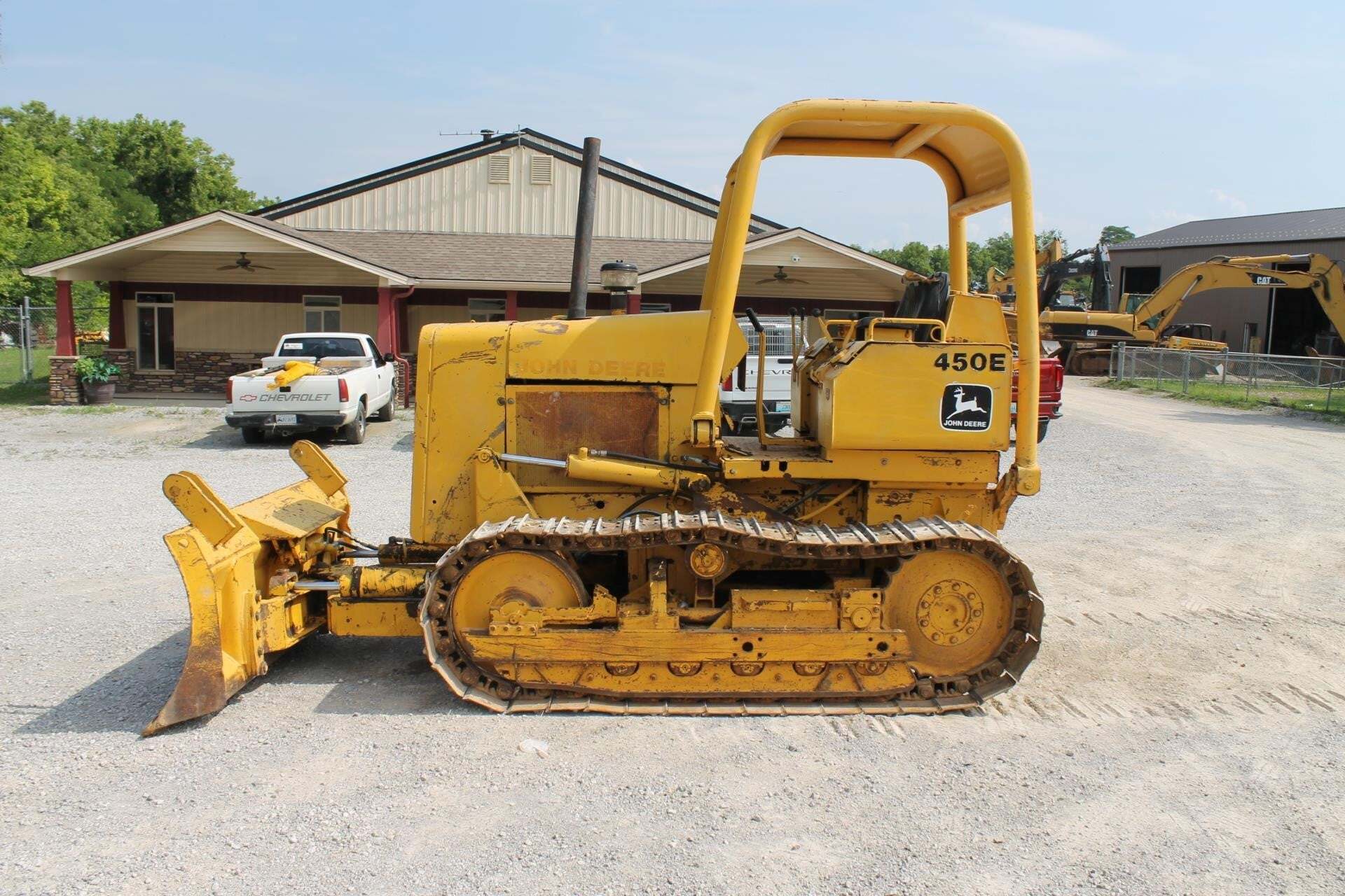 1985 DEERE 450E in Pleasureville, KY