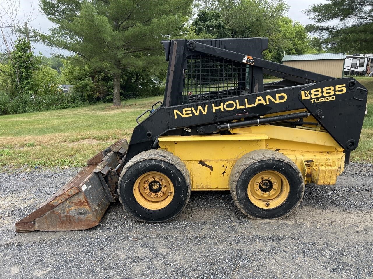 1998 NEW HOLLAND LX885 in Manheim, PA
