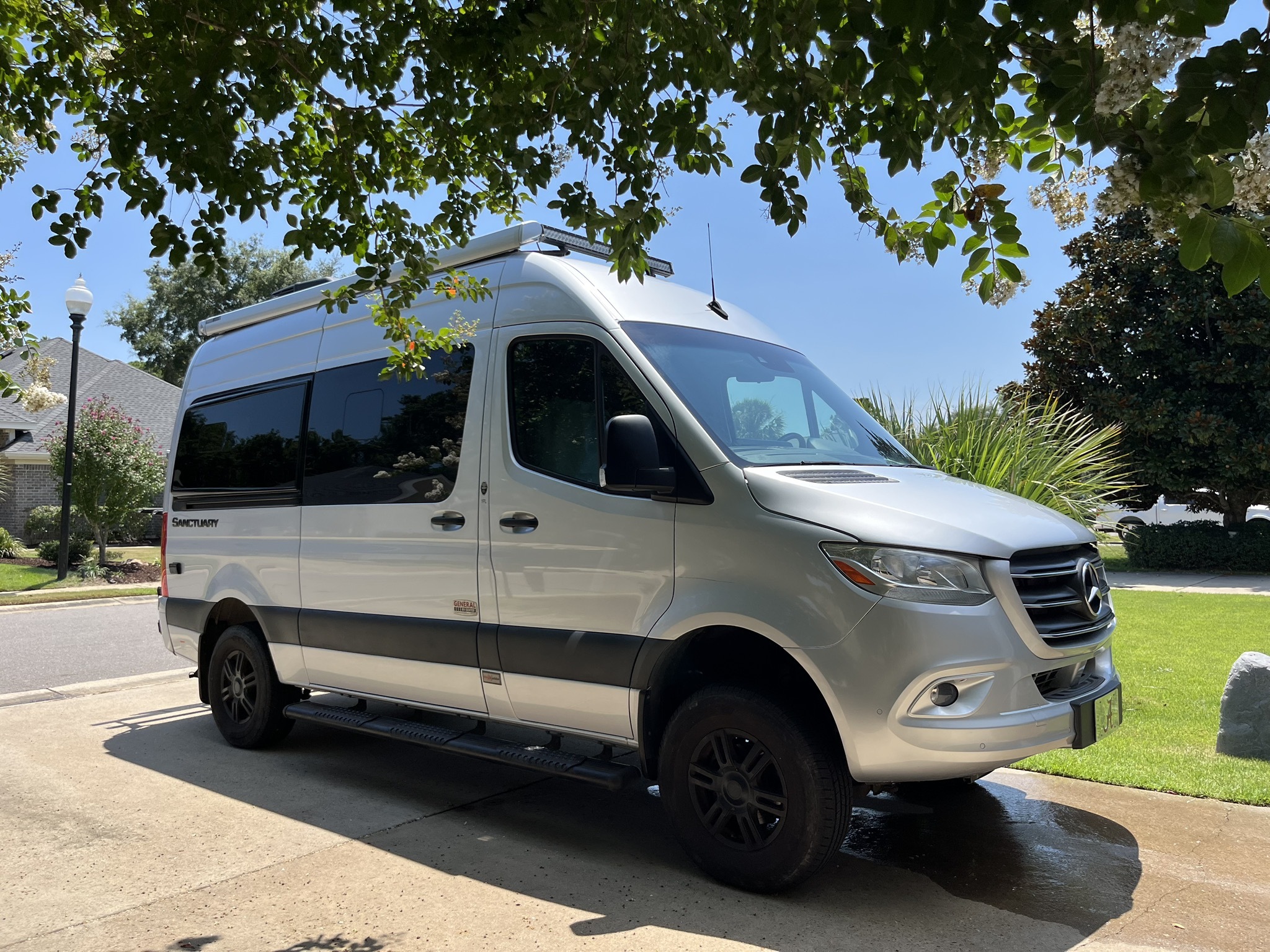 2022 Thor Motor Coach SANCTUARY 19L RV