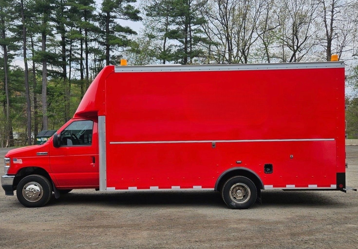 2021 FORD E-450 SD in Crestwood, IL