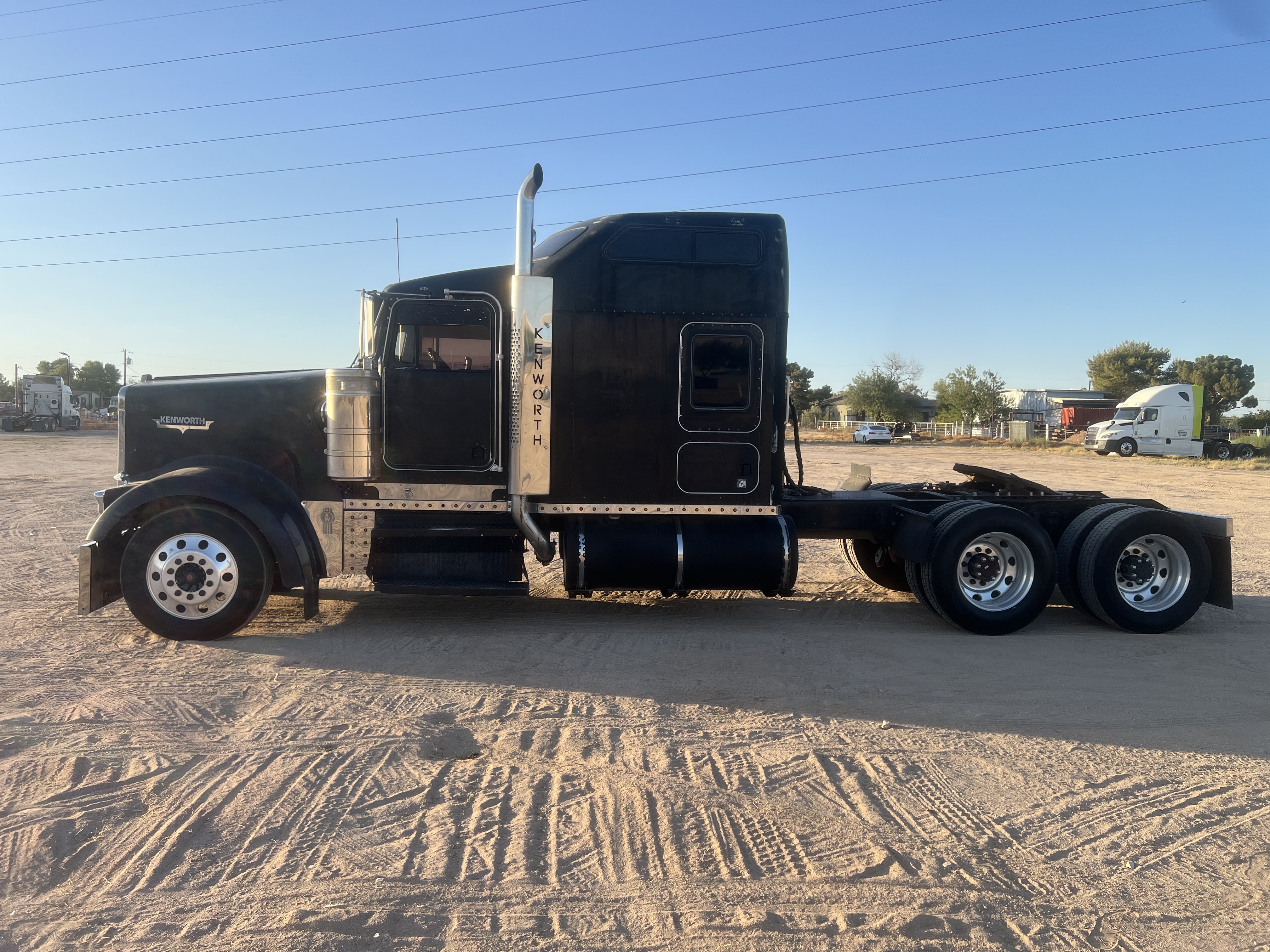 2000 KENWORTH W900L AEROCAB AEROCAB in Goodyear, AZ