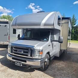 2017 Thor Motor Coach Outlaw 29H in norwalk OH