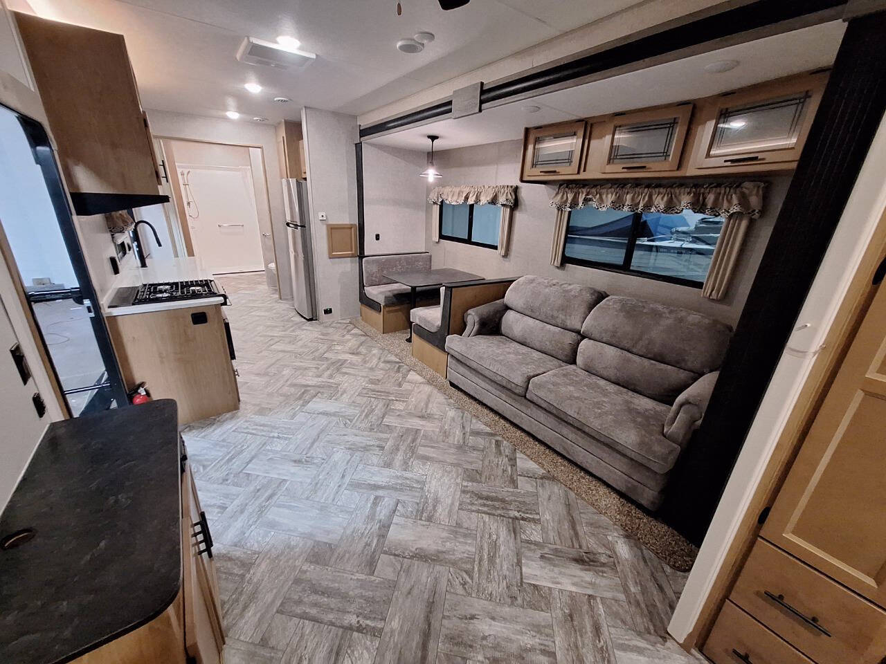 2023 Hy Line Enterprises Premier 38FE1PA CUSTOM WHEEL CHAIR ACCESSIBLE in norwalk OH