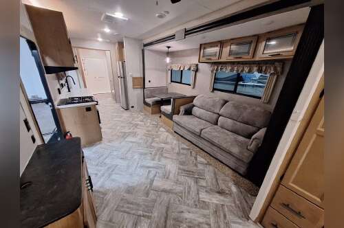 2023 Hy Line Enterprises Premier 38FE1PA CUSTOM WHEEL CHAIR ACCESSIBLE in norwalk OH