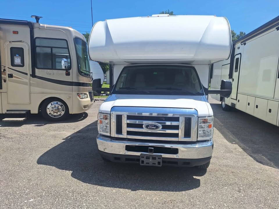2019 Thor Motor Coach Outlaw- Custom unit toyhauler Mobile office; butique; t in norwalk OH