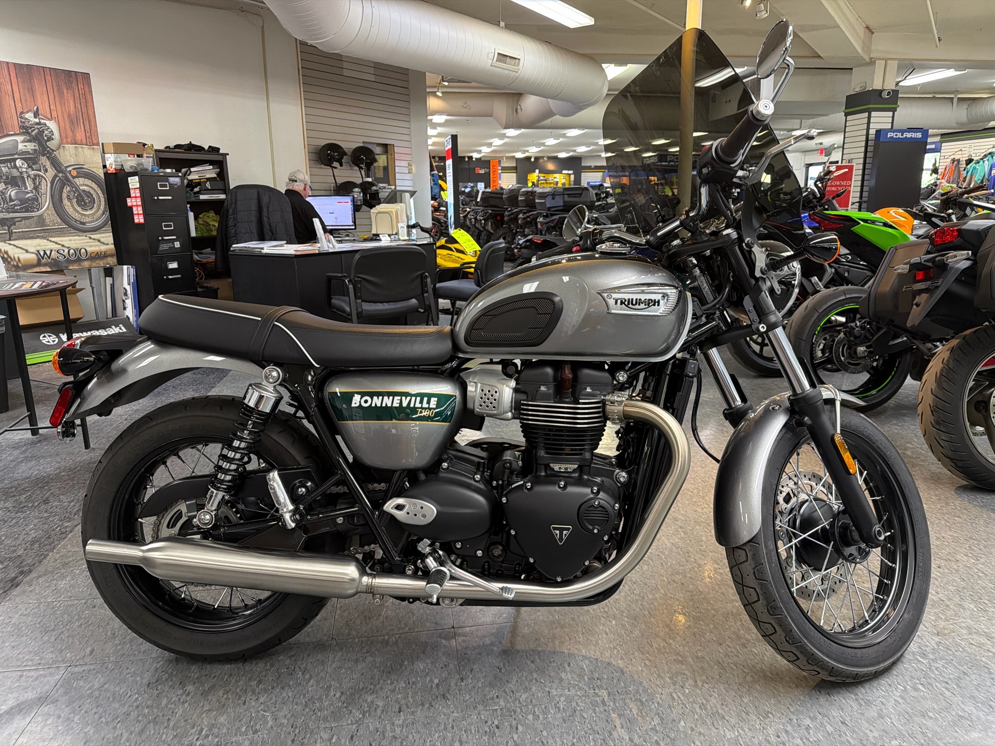 2022 Triumph Bonneville T100 Gold Line T100 GOLD LINE EDITION in Rutland, VT