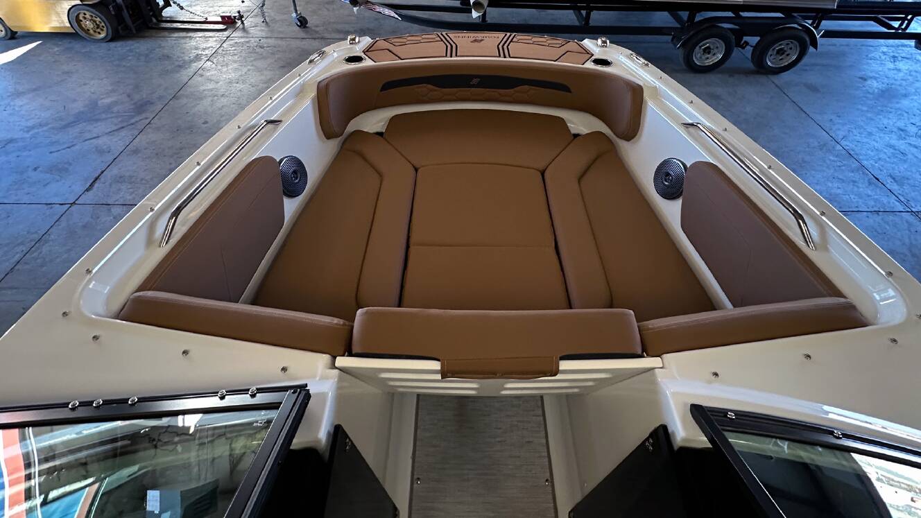 A photo of this 2027 Four Winns HD SERIES