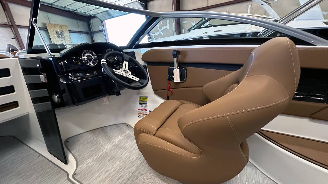 A photo of this 2027 Four Winns HD SERIES