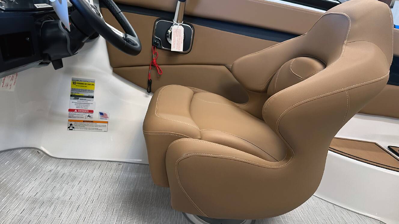 A photo of this 2027 Four Winns HD SERIES