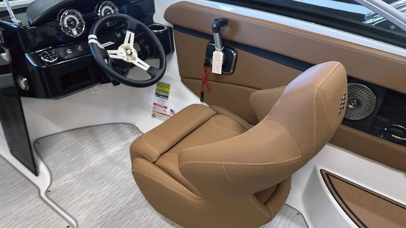 A photo of this 2027 Four Winns HD SERIES