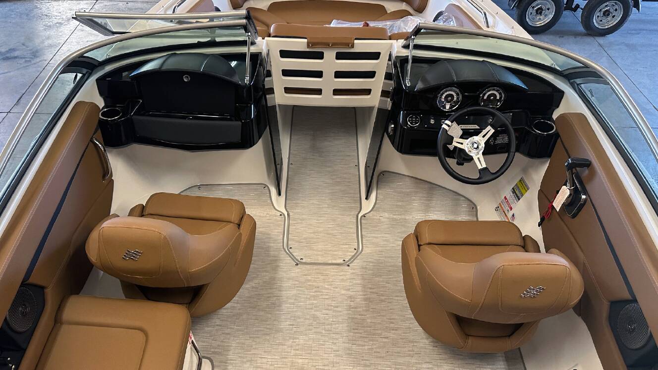 A photo of this 2027 Four Winns HD SERIES