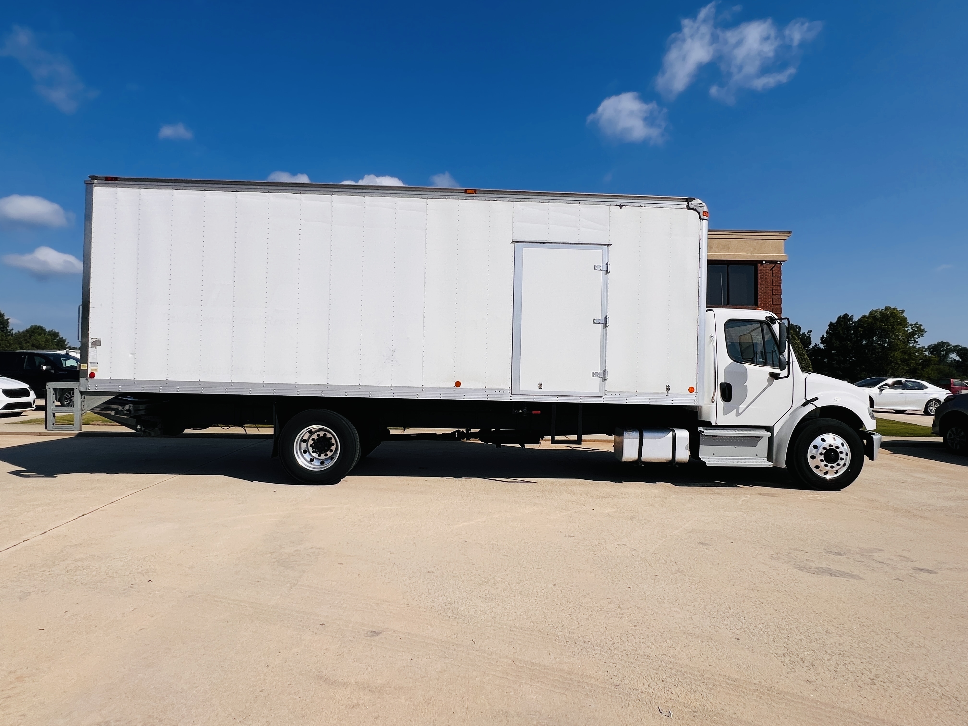 2019 FREIGHTLINER BUSINESS CLASS M2 106 in Jefferson, GA